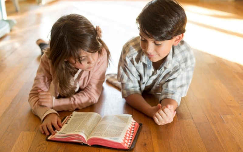 Membaca Alkitab Bersama Anak | GUBUK