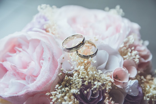 Pada Saat Susah Maupun Senang: Kejutan Berkat dari Pernikahan Sederhana